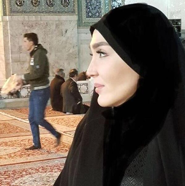 عکس دختر با حجاب در حرم امام رضا
