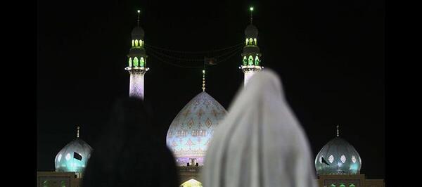 عکس دختر چادری در مسجد جمکران