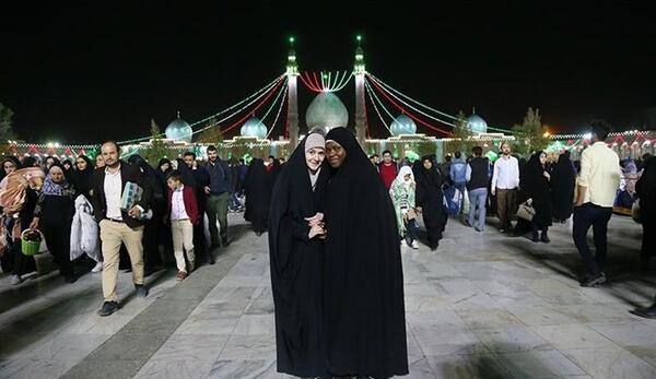 عکس دختر چادری در مسجد جمکران
