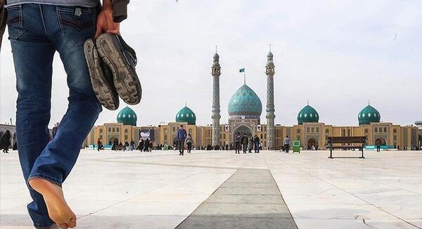 عکس دختر چادری در مسجد جمکران