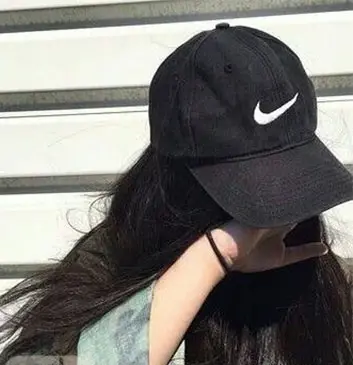 عکس دختر اسپرت با کلاه