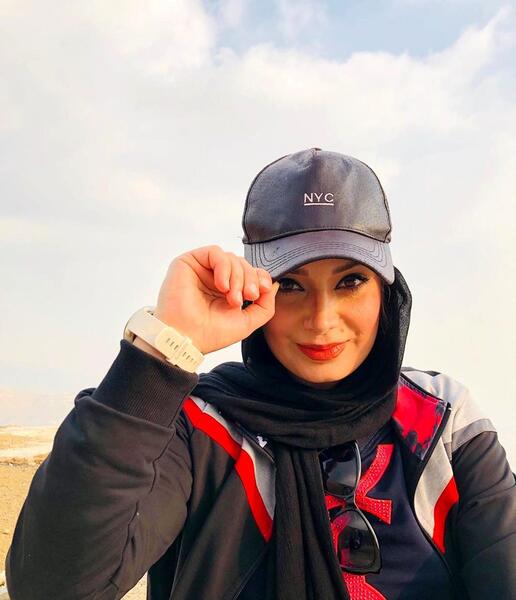 عکس دختر اسپرت با کلاه