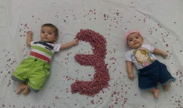 ایده عکس یک ماهگی نوزاد نی نی سایت