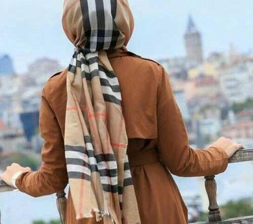 عکس دختر تنها کنار رودخانه