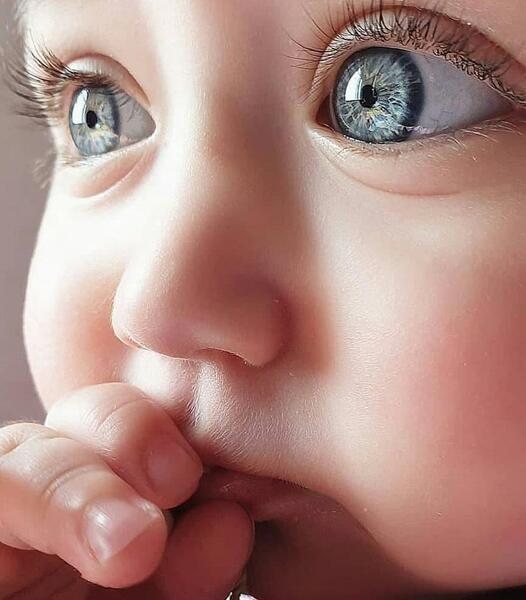 عکس بچه برای تصویر زمینه