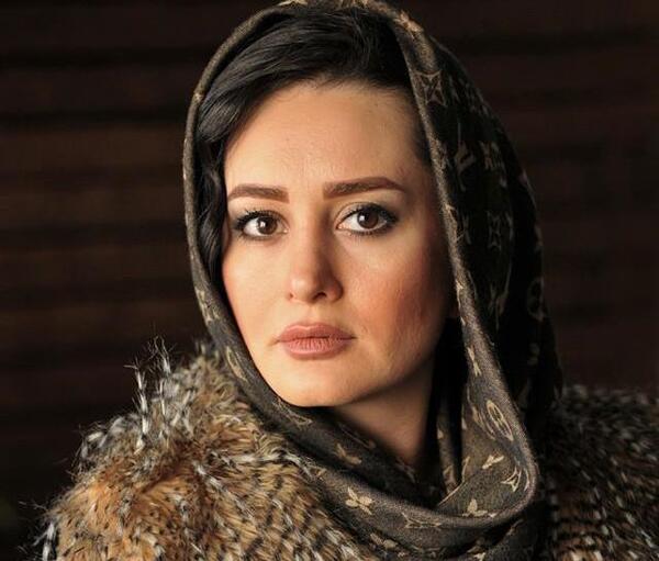 عکس جدید گلناز لبخنده
