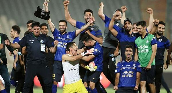 عکس فوتبال استقلال و پرسپولیس