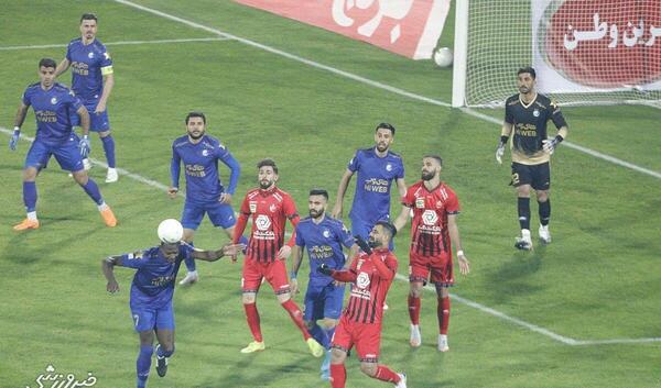 عکس فوتبال استقلال و پرسپولیس