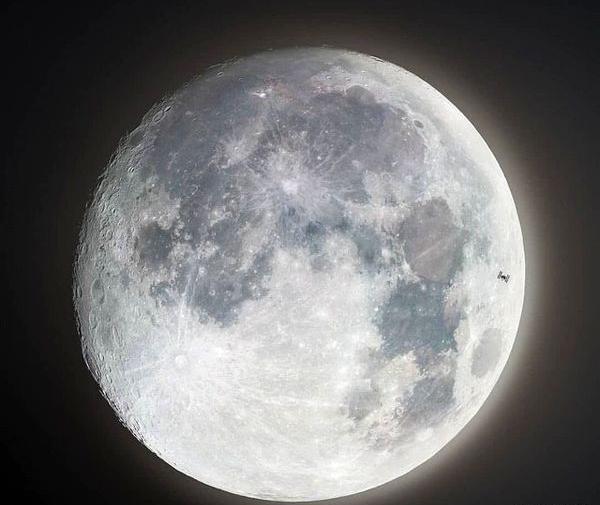 عکس ماه برای پس زمینه