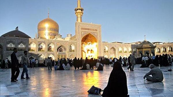 عکس دختر تنها در حرم امام رضا