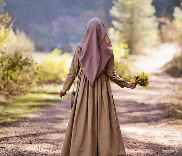 عکس دختر محجبه چادری از پشت