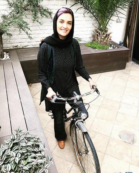 عکس شاه رفت روی دوچرخه