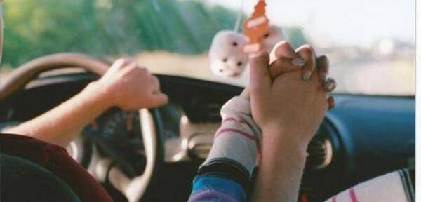 عکس عاشقانه داخل ماشین