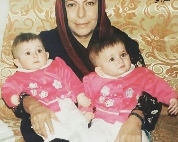 عکس سارا و نیکا در قلیان خانه