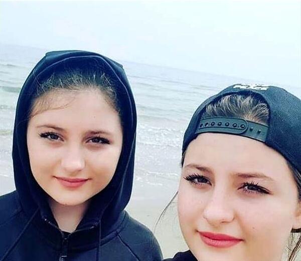 عکس سارا و نیکا در حال قلیان کشیدن