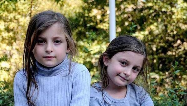 عکس سارا و نیکا در کودکی