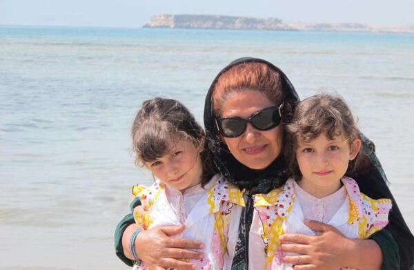 عکس سارا و نیکا در کودکی