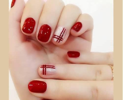 عکس ناخن لاک زده ساده