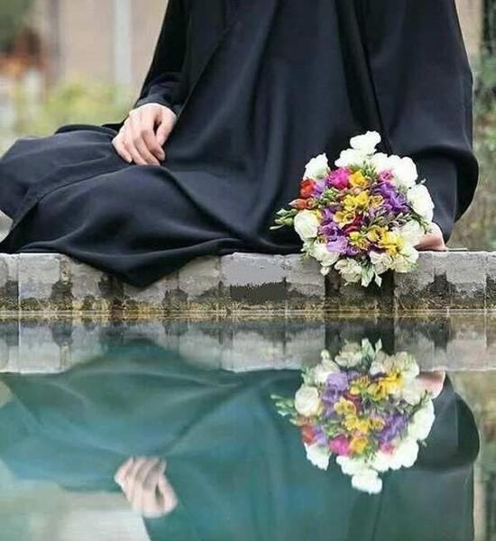 عکس دختر چادری گل بدست