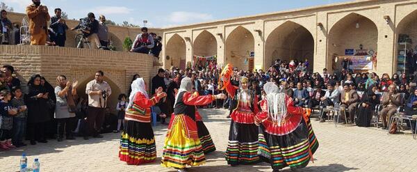 عکس بازی آسیاب بچرخ