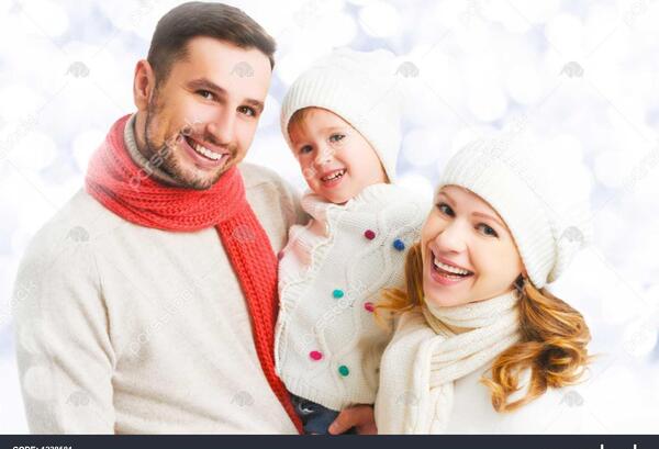 عکس عشق پدر و مادر به فرزند