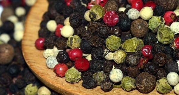 عکس دانه های فلفل سیاه