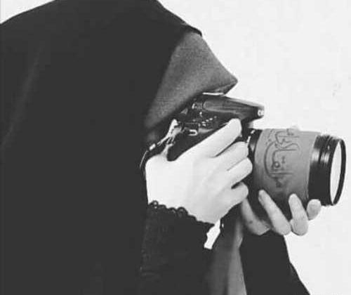 عکس دختر چادری با دوربین عکاسی برای پروفایل