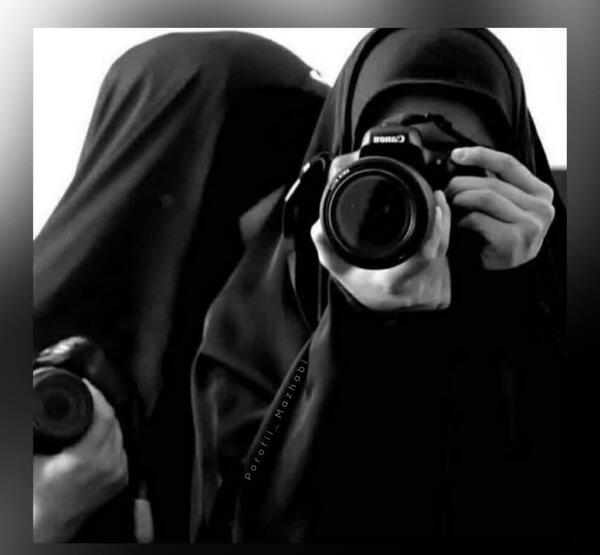 عکس دختر چادری با دوربین عکاسی برای پروفایل