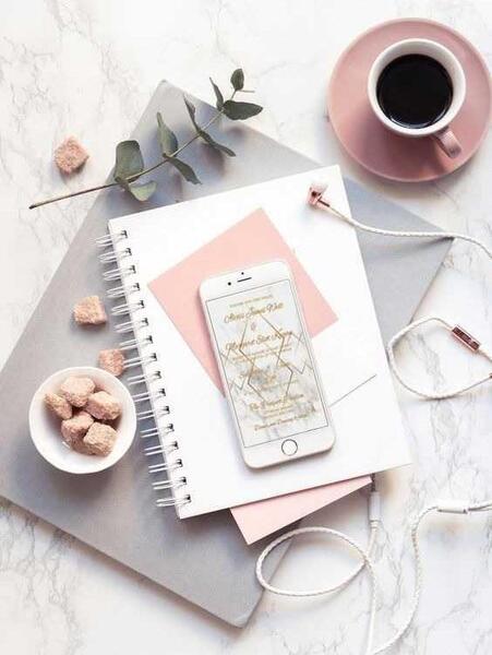 عکس لپ تاپ و کتاب