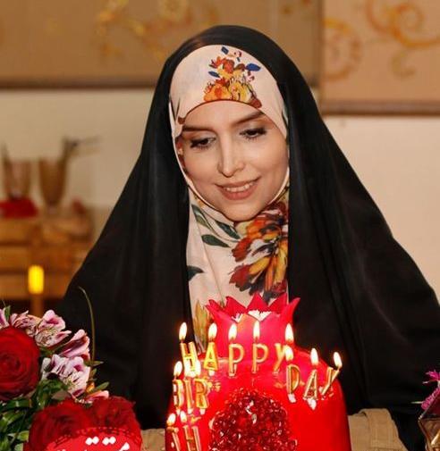عکس دختر چادری با کیک تولد