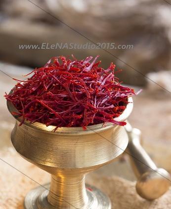 عکس تبلیغاتی زعفران