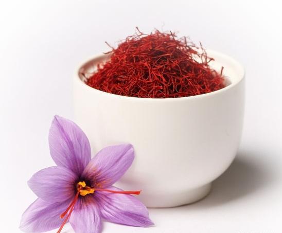 عکس تبلیغاتی زعفران