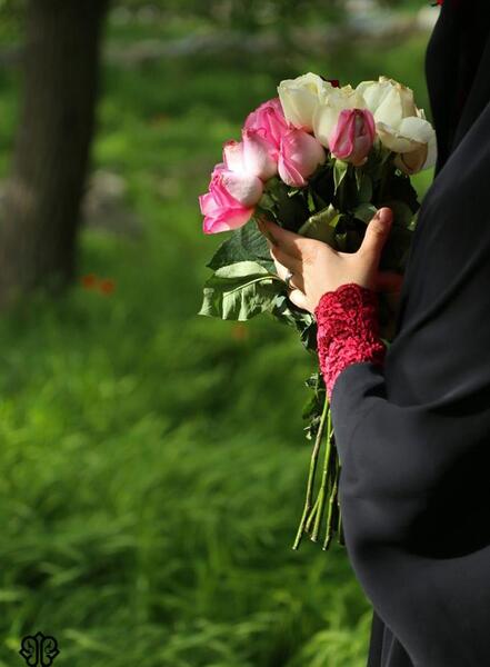 عکس دختر چادری با گل برای پروفایل