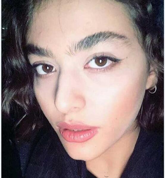 عکس بی آرایش ریحانه پارسا