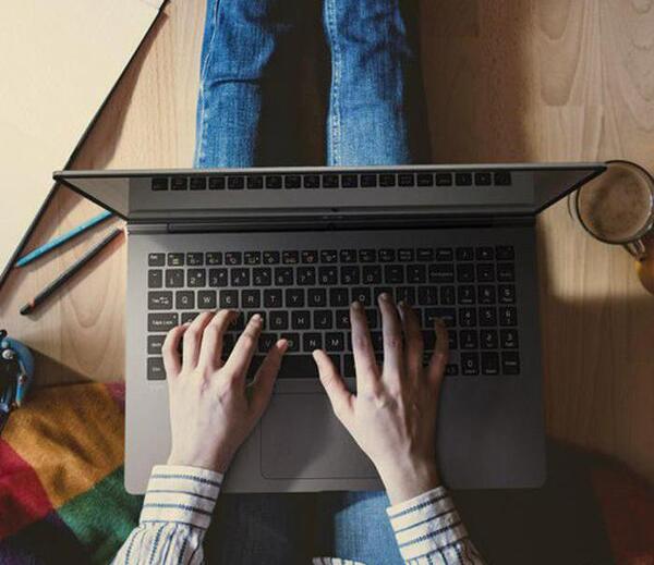 عکس لپ تاپ برا پروفایل