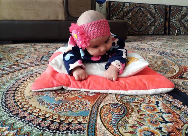 عکس دست مادر دختری