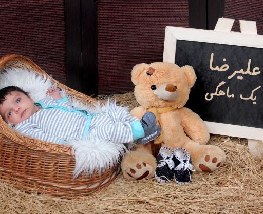عکس آتلیه یک ماهگی نوزاد