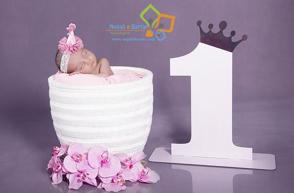 عکس آتلیه یک ماهگی نوزاد