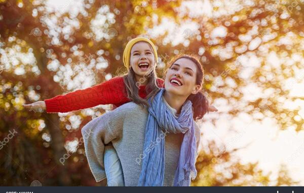 عکس مادر دختری پاییزی
