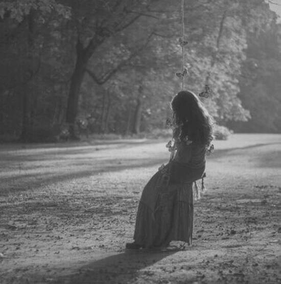 عکس سیاه سفید تنهایی