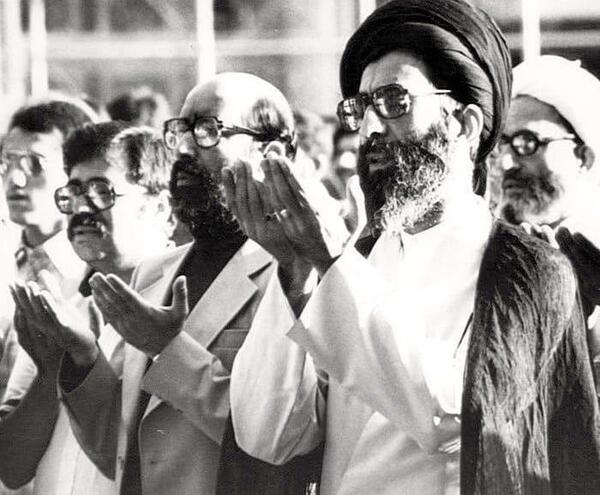 عکس شهید چمران با رهبر