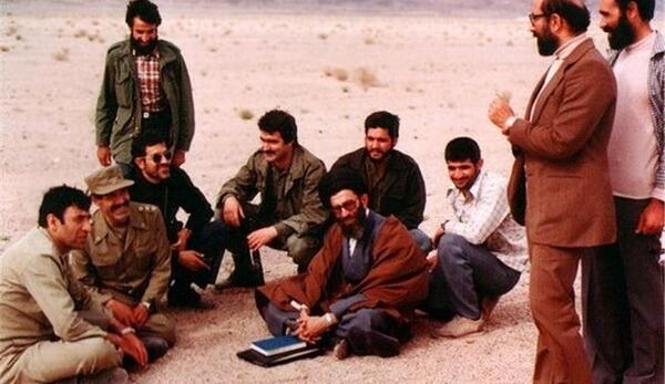 عکس شهید چمران با رهبر