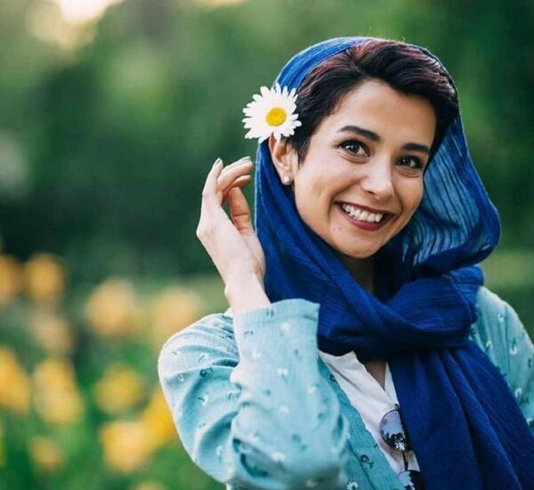 عکس دختر تنها و خوشحال