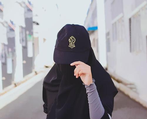 عکس دختر اسپرت از پشت سر
