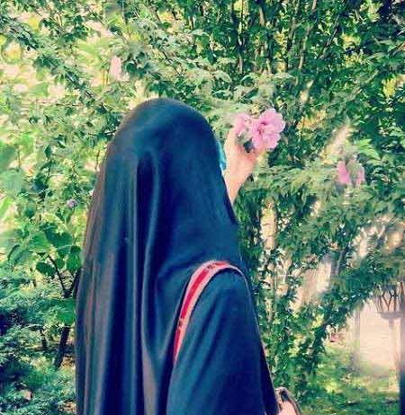 عکس دختر چادری پشت سر