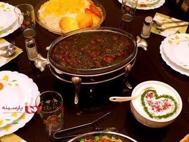 عکس قورمه سبزی رو میز