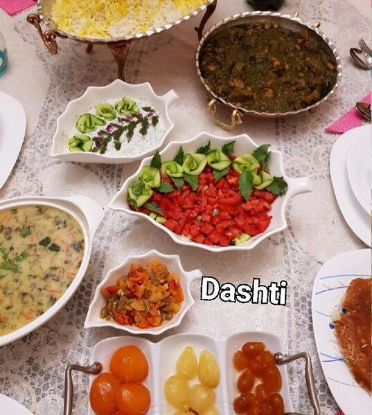 عکس قورمه سبزی رو میز
