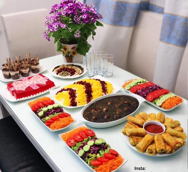 عکس قورمه سبزی رو میز