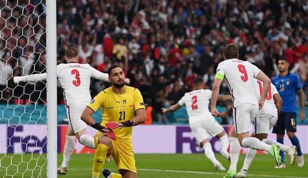 عکس بالا بردن جام یورو 2020