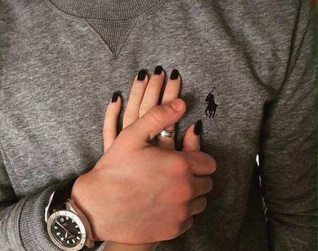 عکس عاشقانه دست رو قلب